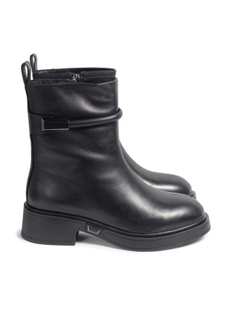 5090 VECHOROVA black leather boots